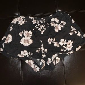 Brandy Melville shorts floral